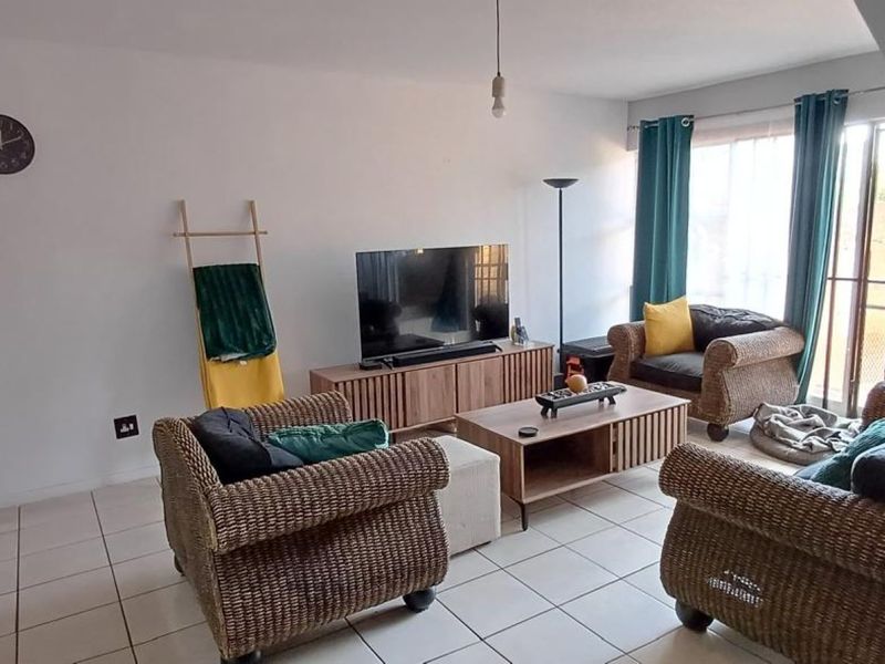 Spacious 3-Bedroom Duplex for Sale in Pretoria North - Photo 10