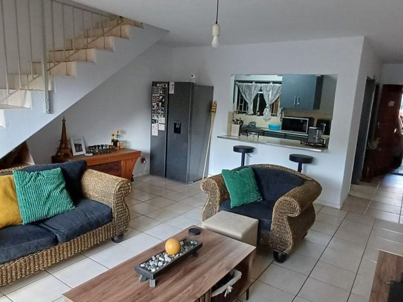 Spacious 3-Bedroom Duplex for Sale in Pretoria North - Photo 9