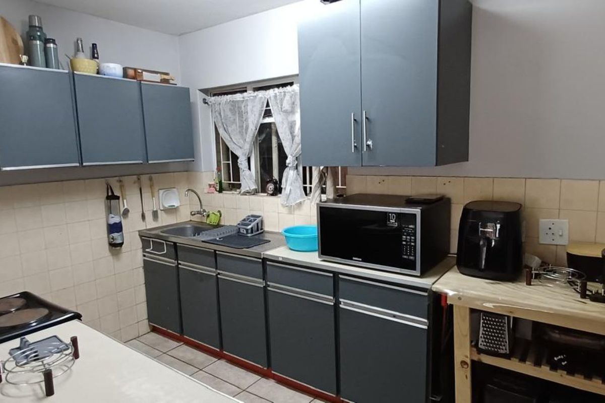 Spacious 3-Bedroom Duplex for Sale in Pretoria North - Photo 4