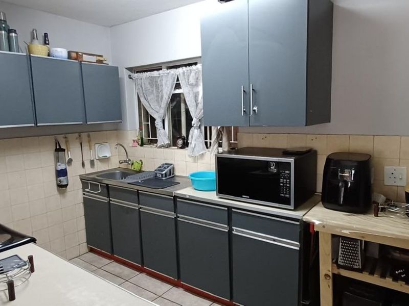 Spacious 3-Bedroom Duplex for Sale in Pretoria North - Photo 4