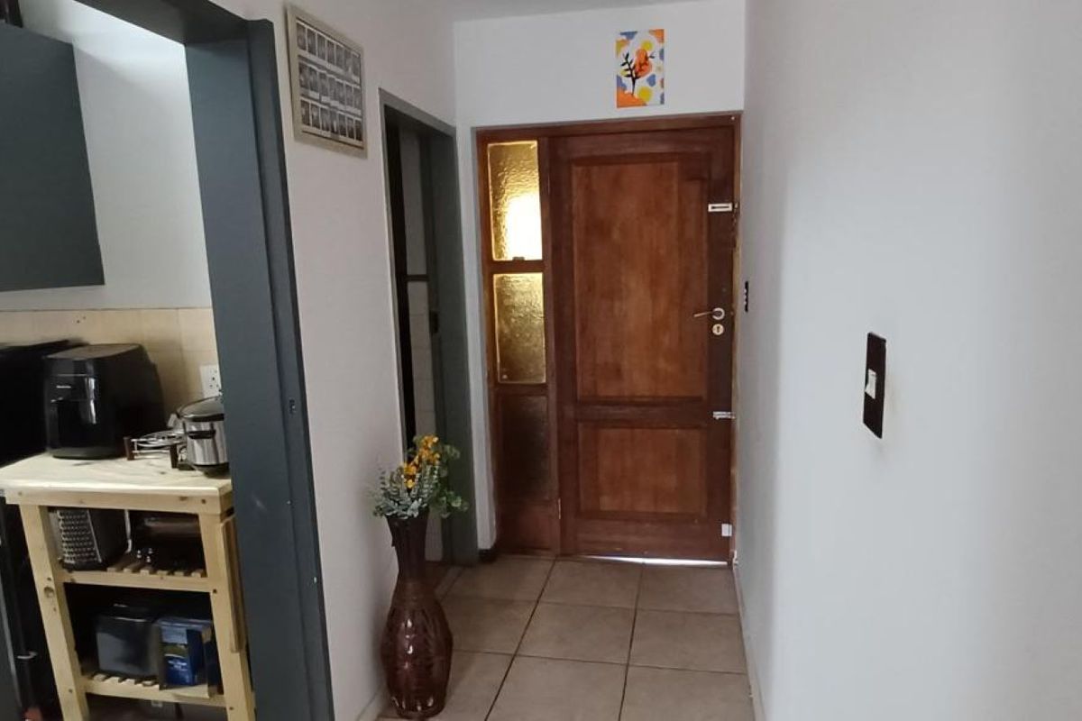 Spacious 3-Bedroom Duplex for Sale in Pretoria North - Photo 3