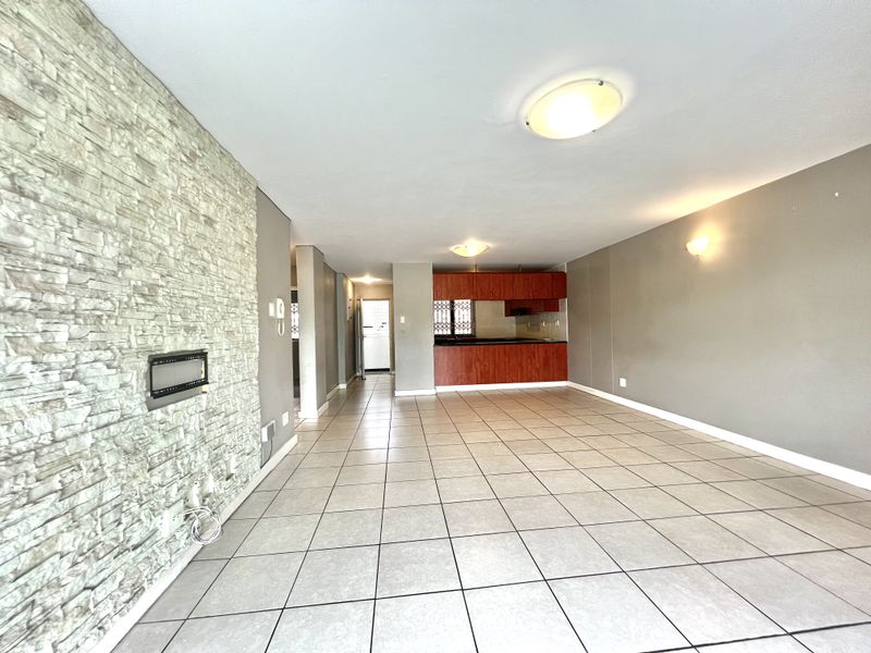 Morningside, 2 Bedroom Flat, 2 Parking for Sale - Photo 4