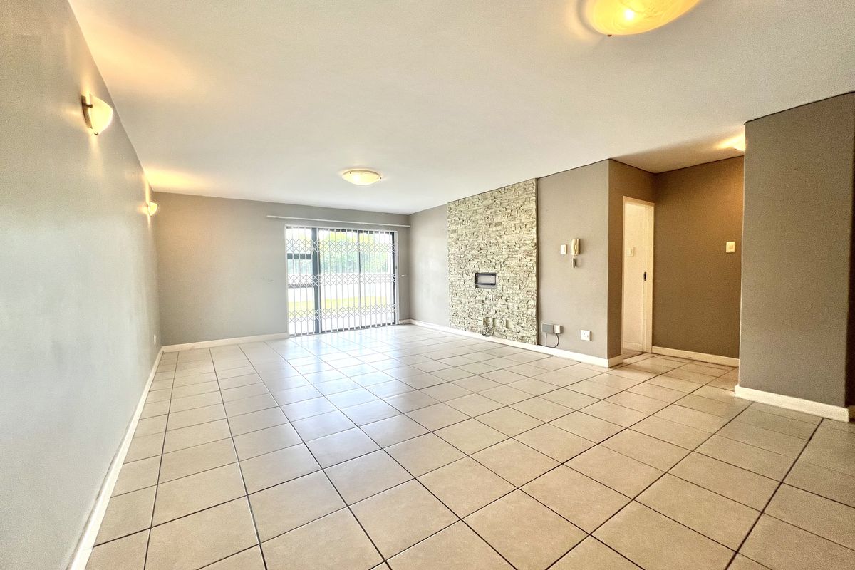 Morningside, 2 Bedroom Flat, 2 Parking for Sale - Photo 3
