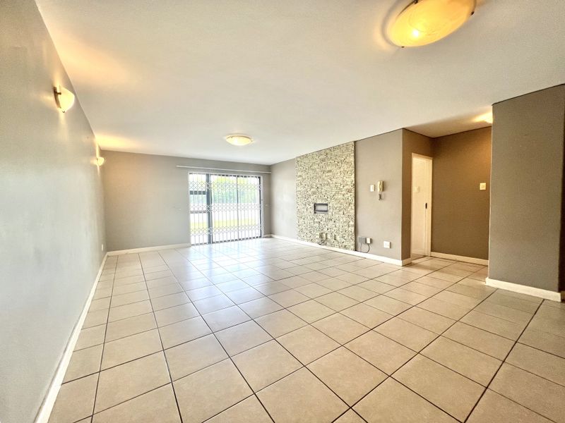 Morningside, 2 Bedroom Flat, 2 Parking for Sale - Photo 3