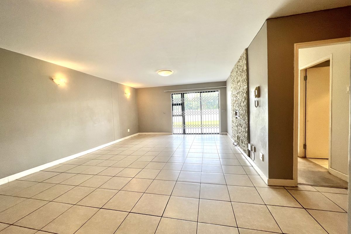 Morningside, 2 Bedroom Flat, 2 Parking for Sale - Photo 2