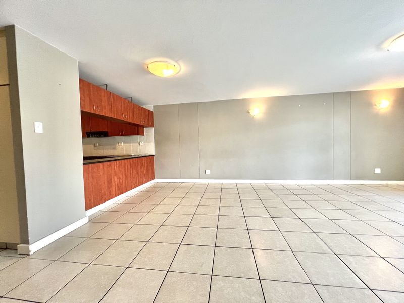 Morningside, 2 Bedroom Flat, 2 Parking for Sale - Photo 5