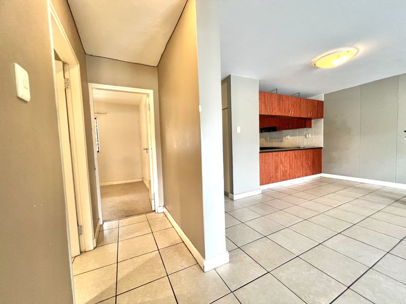 Morningside, 2 Bedroom Flat, 2 Parking for Sale - Photo 6