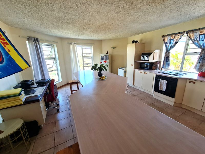 Architecturally Designed with Lovely Sea Views in Wavecrest, Jeffreys Bay - Photo 9