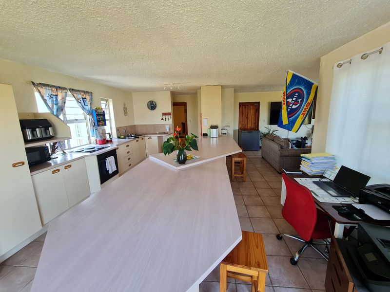 Architecturally Designed with Lovely Sea Views in Wavecrest, Jeffreys Bay - Photo 10