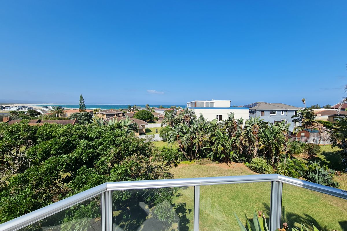 Architecturally Designed with Lovely Sea Views in Wavecrest, Jeffreys Bay - Photo 2
