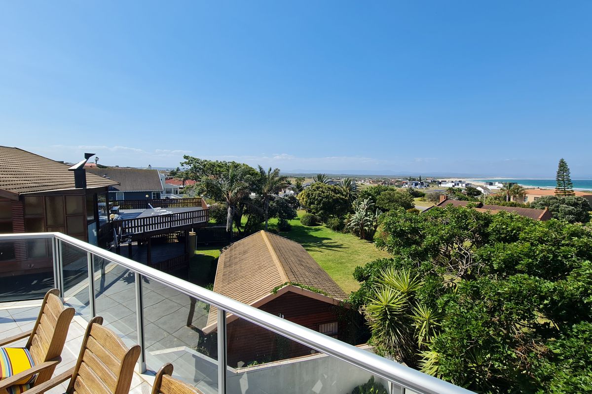 Architecturally Designed with Lovely Sea Views in Wavecrest, Jeffreys Bay - Photo 3