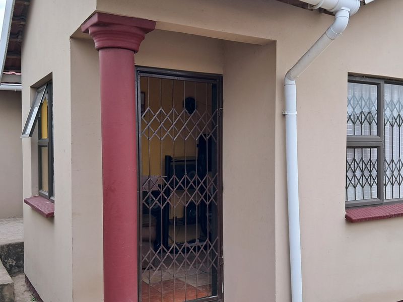 Family Living in Haven Hills - Photo 3