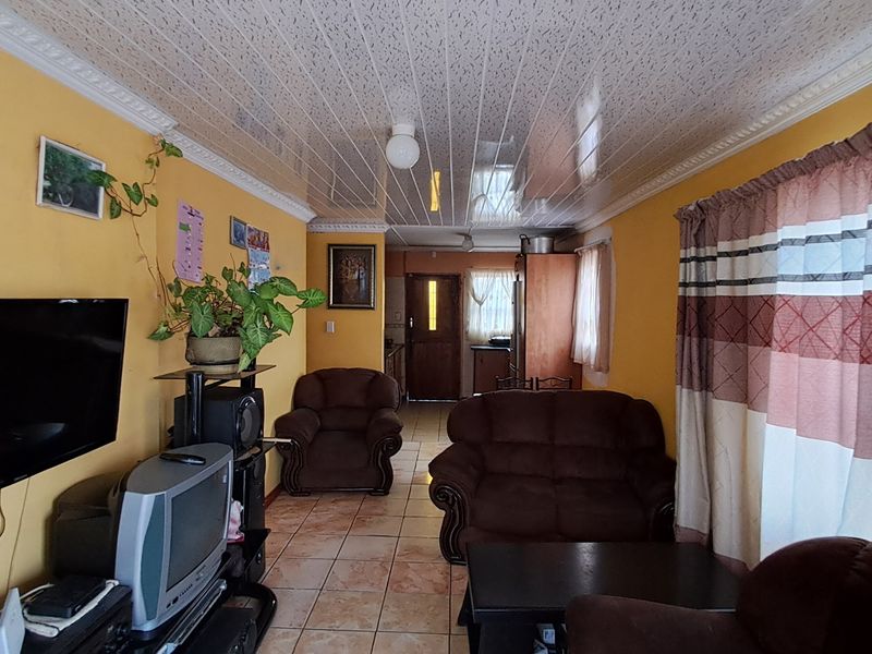Family Living in Haven Hills - Photo 5