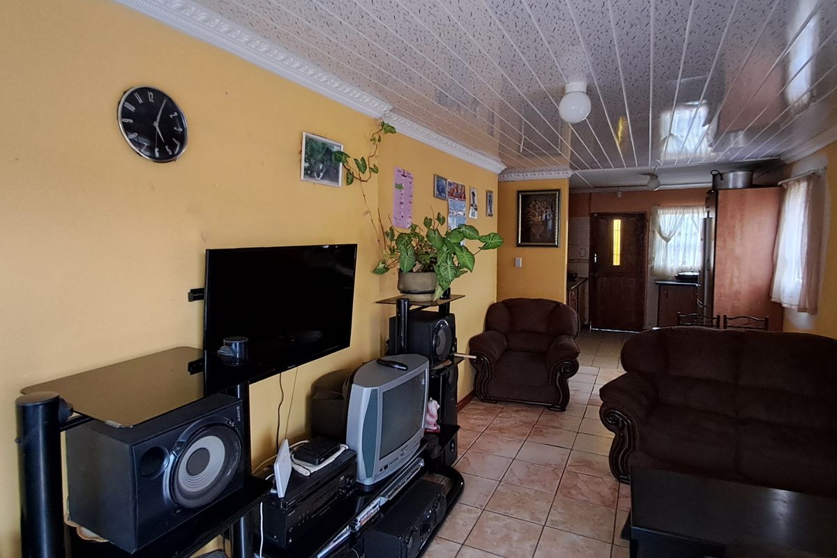 Family Living in Haven Hills - Photo 4
