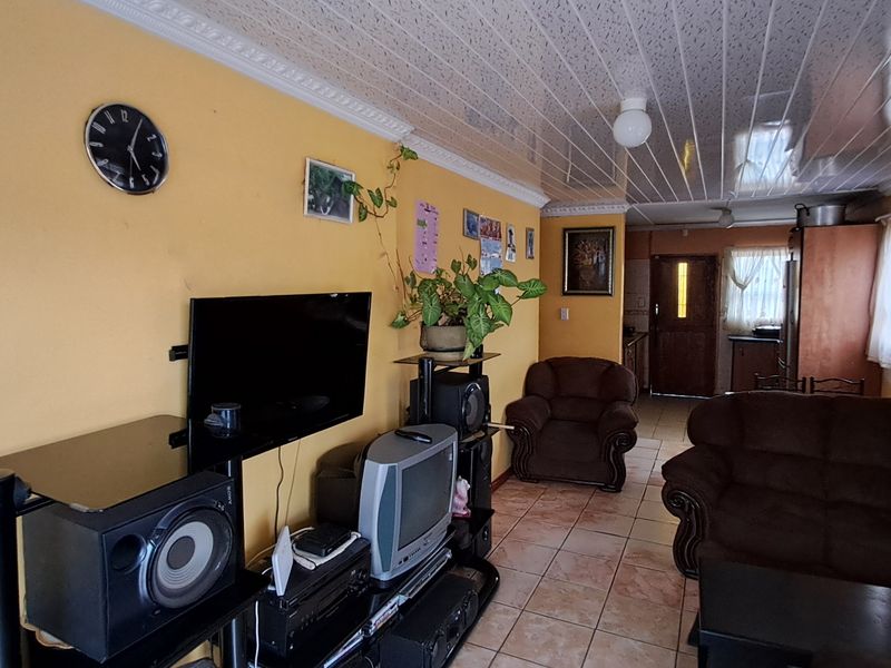 Family Living in Haven Hills - Photo 4
