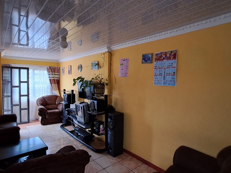 Family Living in Haven Hills - Photo 6