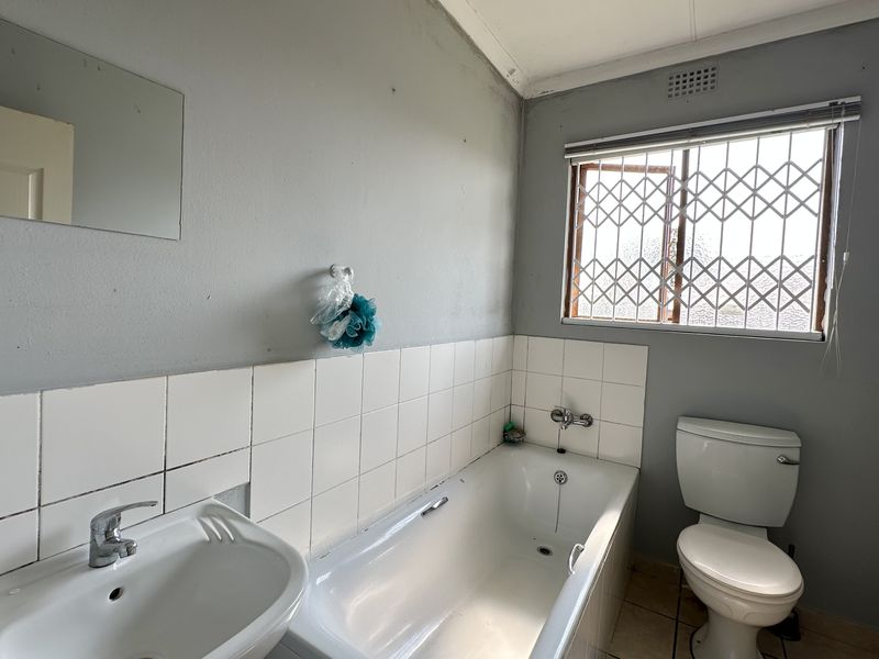 Charming And Neat 3 Bedroom Family Home For Sale At The Palms, Ncambedlana - Photo 10