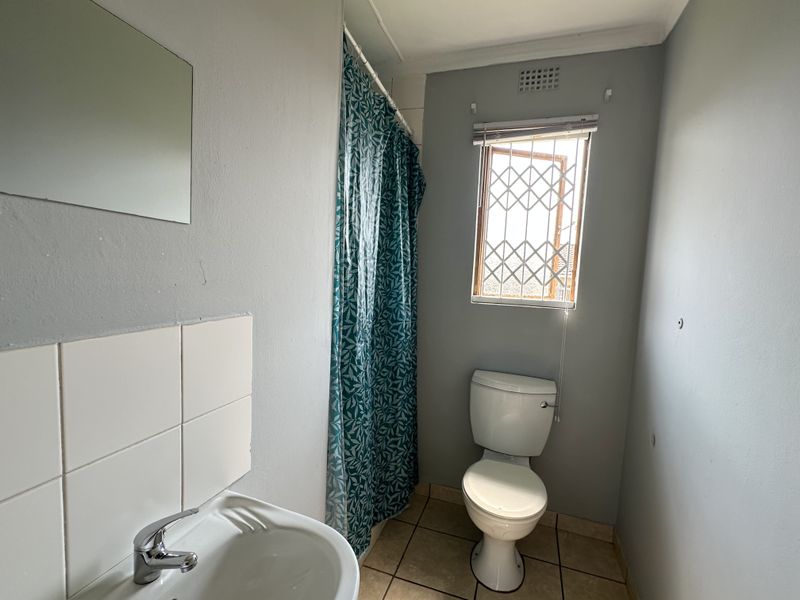 Charming And Neat 3 Bedroom Family Home For Sale At The Palms, Ncambedlana - Photo 8