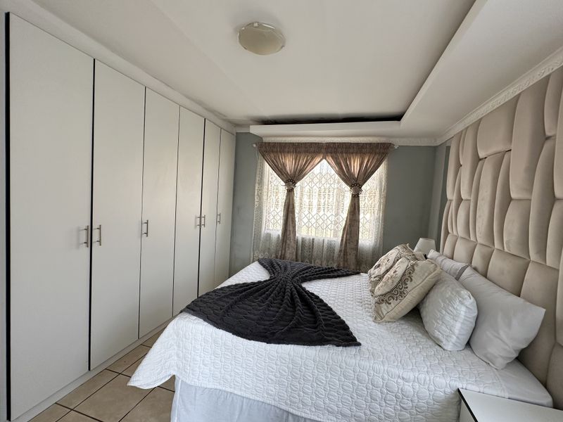 Charming And Neat 3 Bedroom Family Home For Sale At The Palms, Ncambedlana - Photo 9