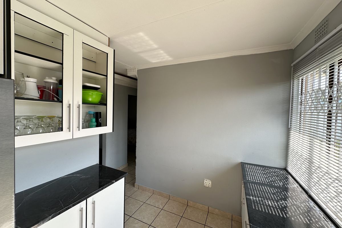 Charming And Neat 3 Bedroom Family Home For Sale At The Palms, Ncambedlana - Photo 5