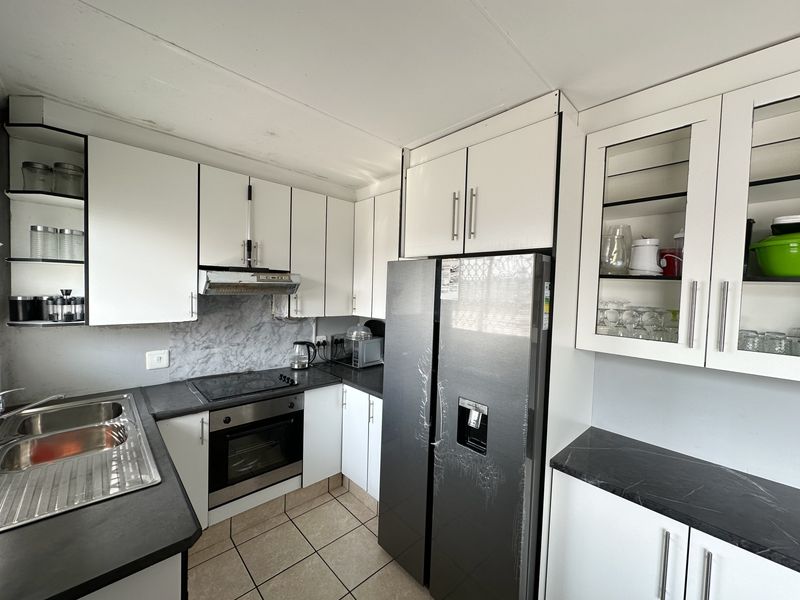 Charming And Neat 3 Bedroom Family Home For Sale At The Palms, Ncambedlana - Photo 4