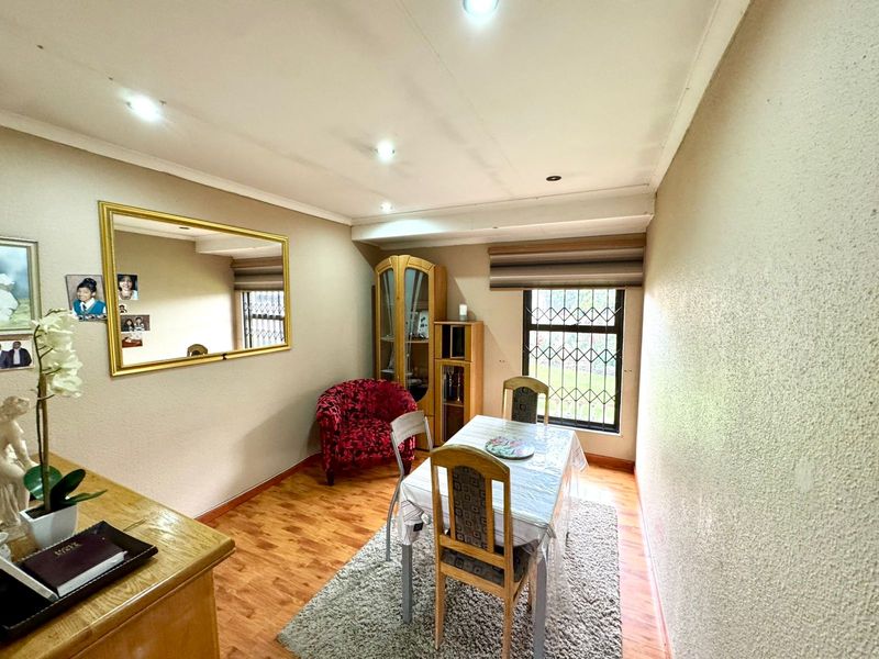 Spacious Family Home with Income Generating Flatlet and Versatile Outdoor Space - Photo 8