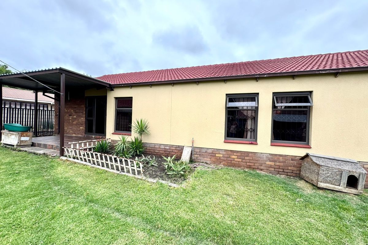 Spacious Family Home with Income Generating Flatlet and Versatile Outdoor Space - Photo 2
