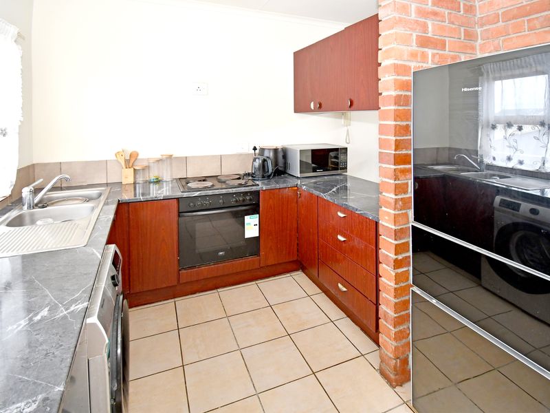 San Ridge Village, 2 Bed, 1 Bath, 1 Basement parking top floor unit. - Photo 8