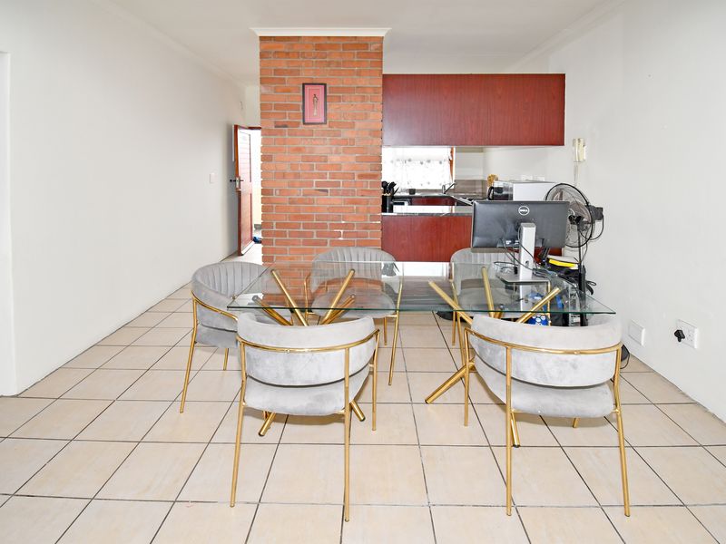 San Ridge Village, 2 Bed, 1 Bath, 1 Basement parking top floor unit. - Photo 6