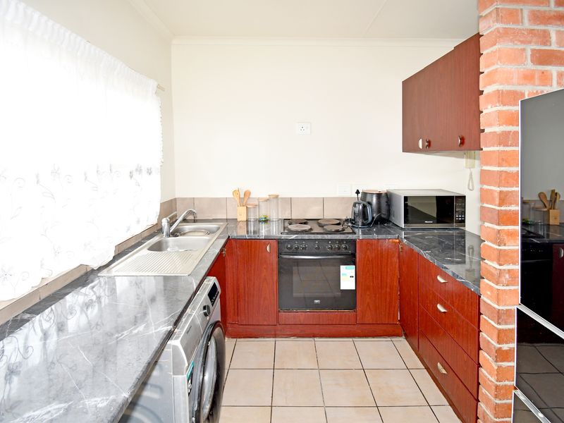 San Ridge Village, 2 Bed, 1 Bath, 1 Basement parking top floor unit. - Photo 10