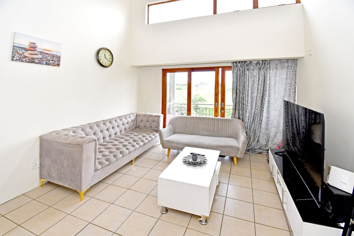 San Ridge Village, 2 Bed, 1 Bath, 1 Basement parking top floor unit. - Photo 2