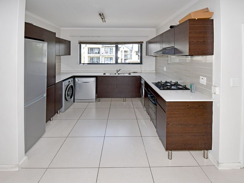 2 Bed 2 Bath Top-Floor Apartment for Sale in Kyalami Hills Lifestyle Complex - Photo 7