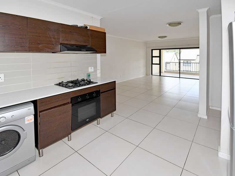 2 Bed 2 Bath Top-Floor Apartment for Sale in Kyalami Hills Lifestyle Complex - Photo 9