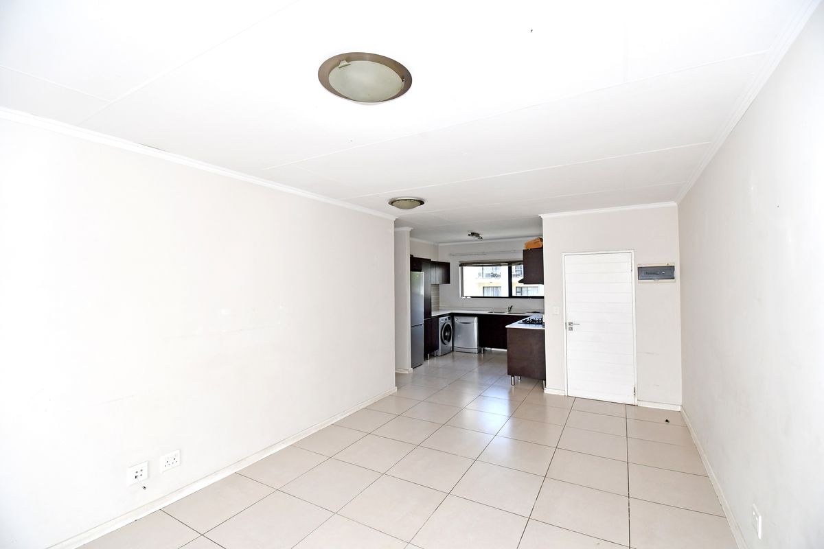 2 Bed 2 Bath Top-Floor Apartment for Sale in Kyalami Hills Lifestyle Complex - Photo 4
