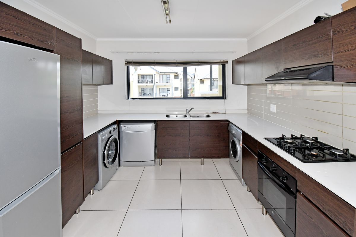 2 Bed 2 Bath Top-Floor Apartment for Sale in Kyalami Hills Lifestyle Complex - Photo 5