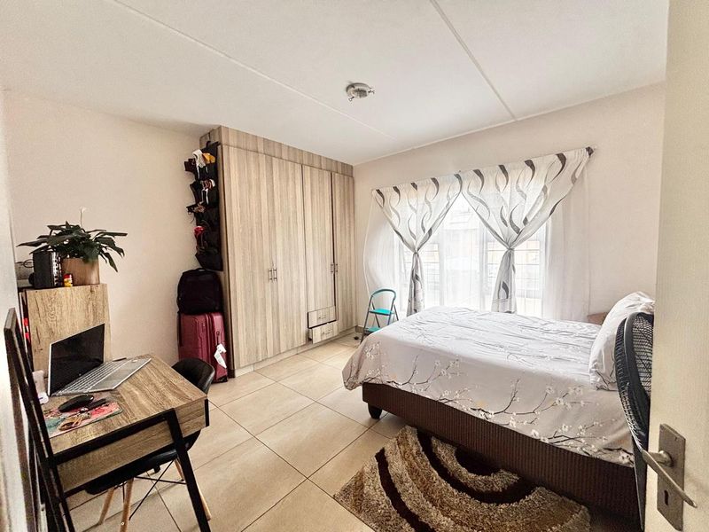 Modern Lock-Up-and-Go Living with Private Braai - Photo 8