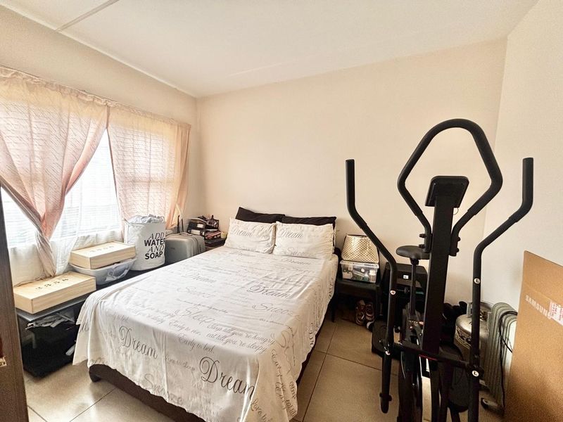 Modern Lock-Up-and-Go Living with Private Braai - Photo 10