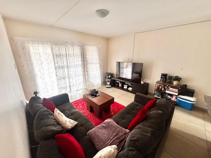 Modern Lock-Up-and-Go Living with Private Braai - Photo 7