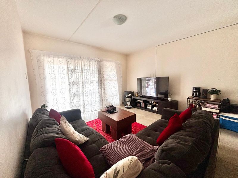 Modern Lock-Up-and-Go Living with Private Braai - Photo 6