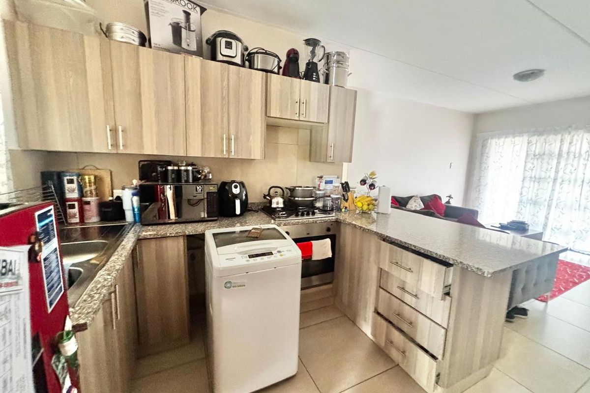 Modern Lock-Up-and-Go Living with Private Braai - Photo 3