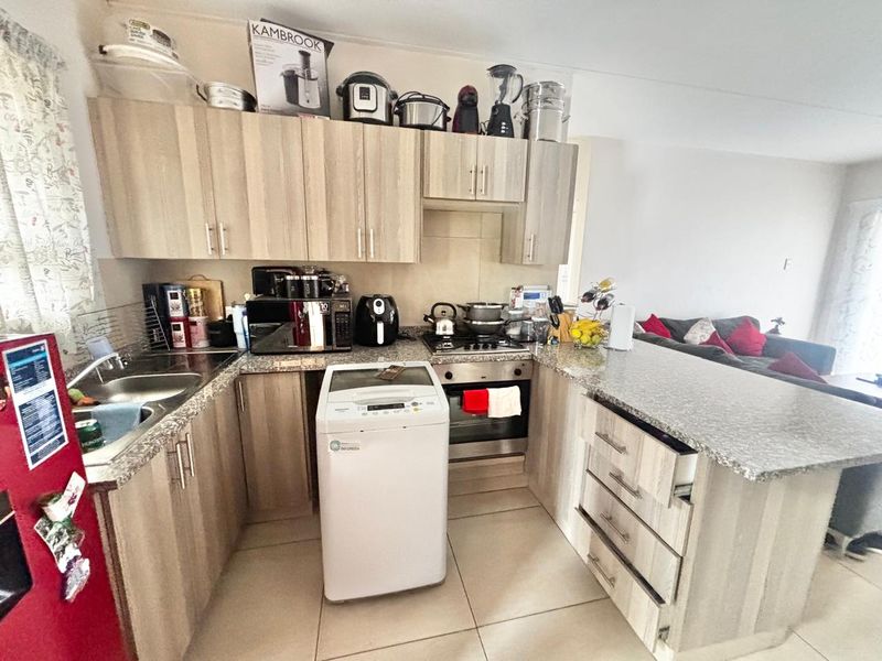 Modern Lock-Up-and-Go Living with Private Braai - Photo 4