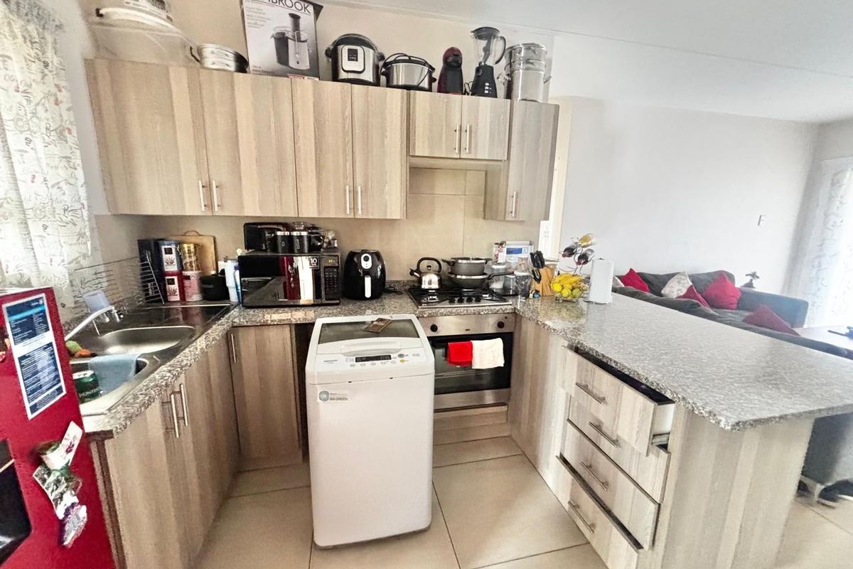 Modern Lock-Up-and-Go Living with Private Braai - Photo 4