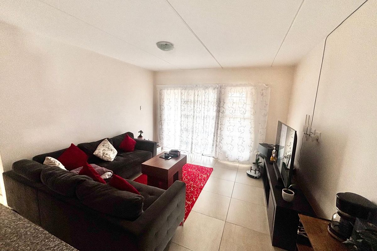 Modern Lock-Up-and-Go Living with Private Braai - Photo 5