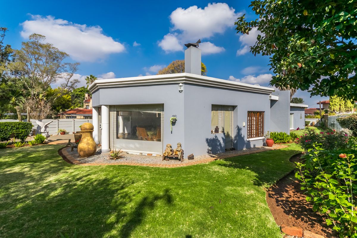 4 Bedroom Family home for sale in Doringkloof - Photo 2