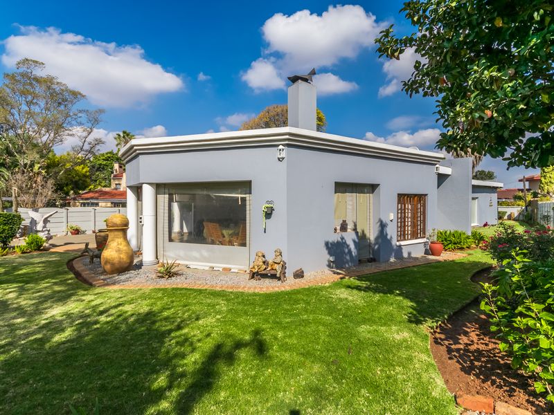 4 Bedroom Family home for sale in Doringkloof - Photo 2