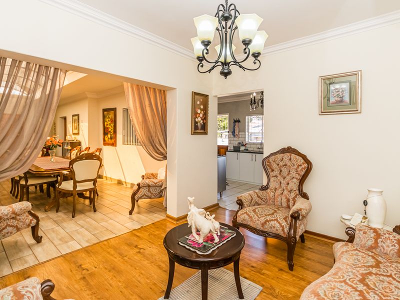 4 Bedroom Family home for sale in Doringkloof - Photo 10