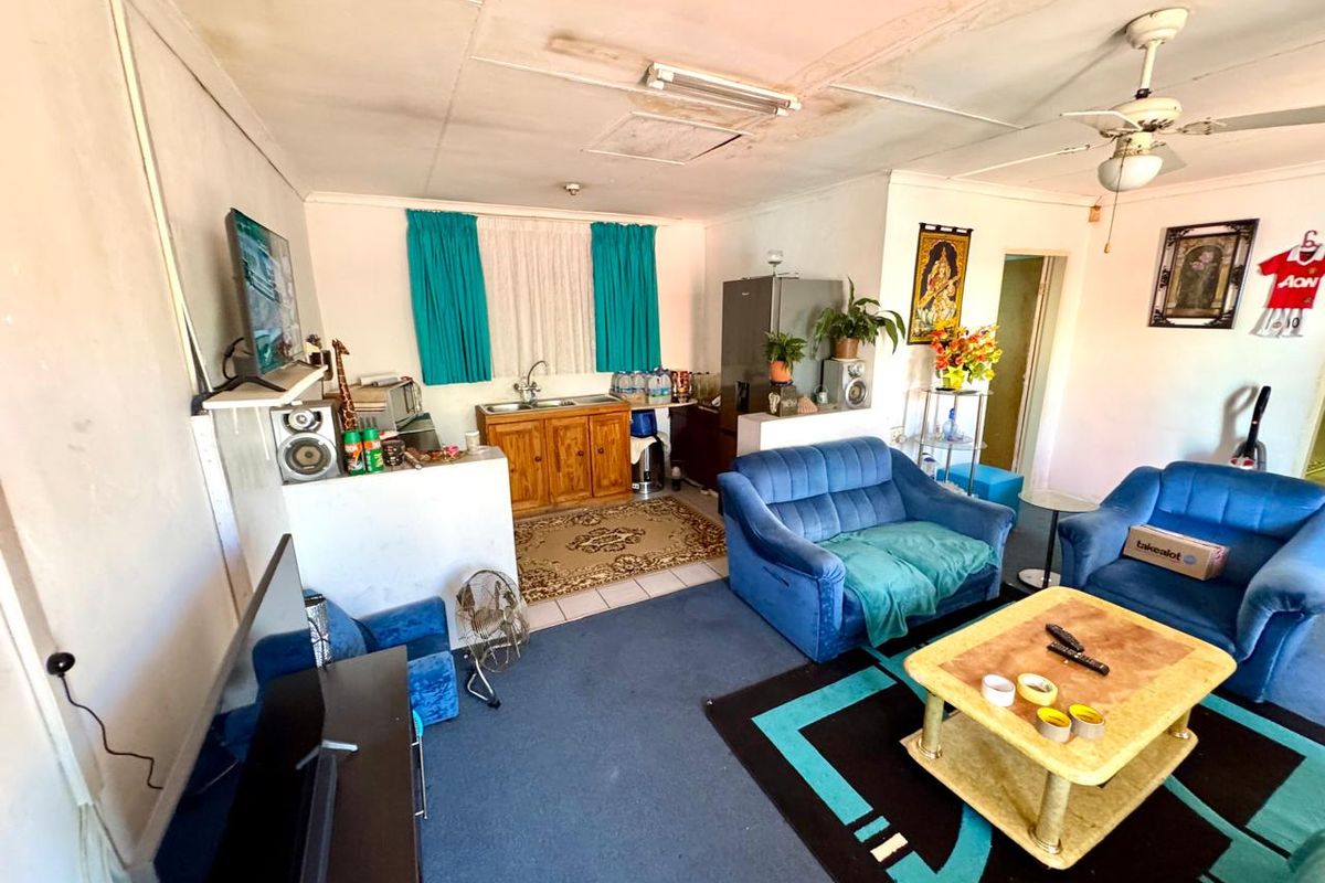 Warm Family Home with Granny Flat, Lush Gardens and Versatile Living Spaces - Photo 3