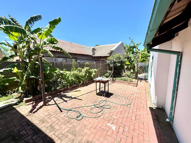 Warm Family Home with Granny Flat, Lush Gardens and Versatile Living Spaces - Photo 8