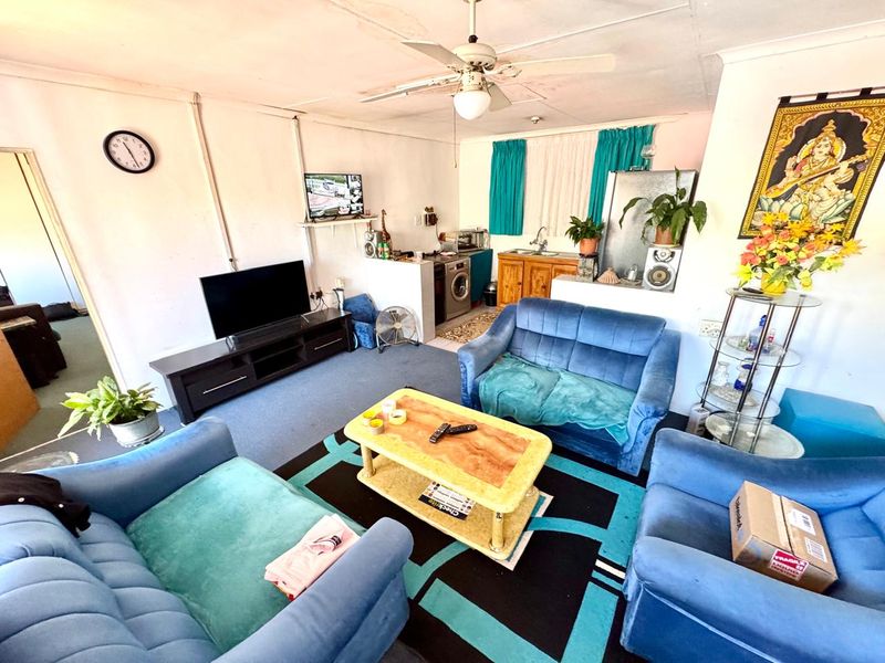 Warm Family Home with Granny Flat, Lush Gardens and Versatile Living Spaces - Photo 2