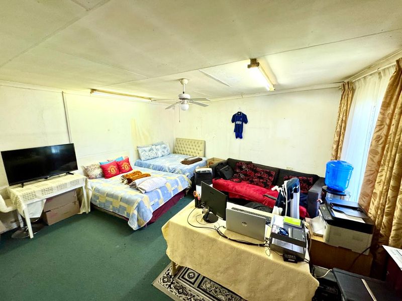 Warm Family Home with Granny Flat, Lush Gardens and Versatile Living Spaces - Photo 10